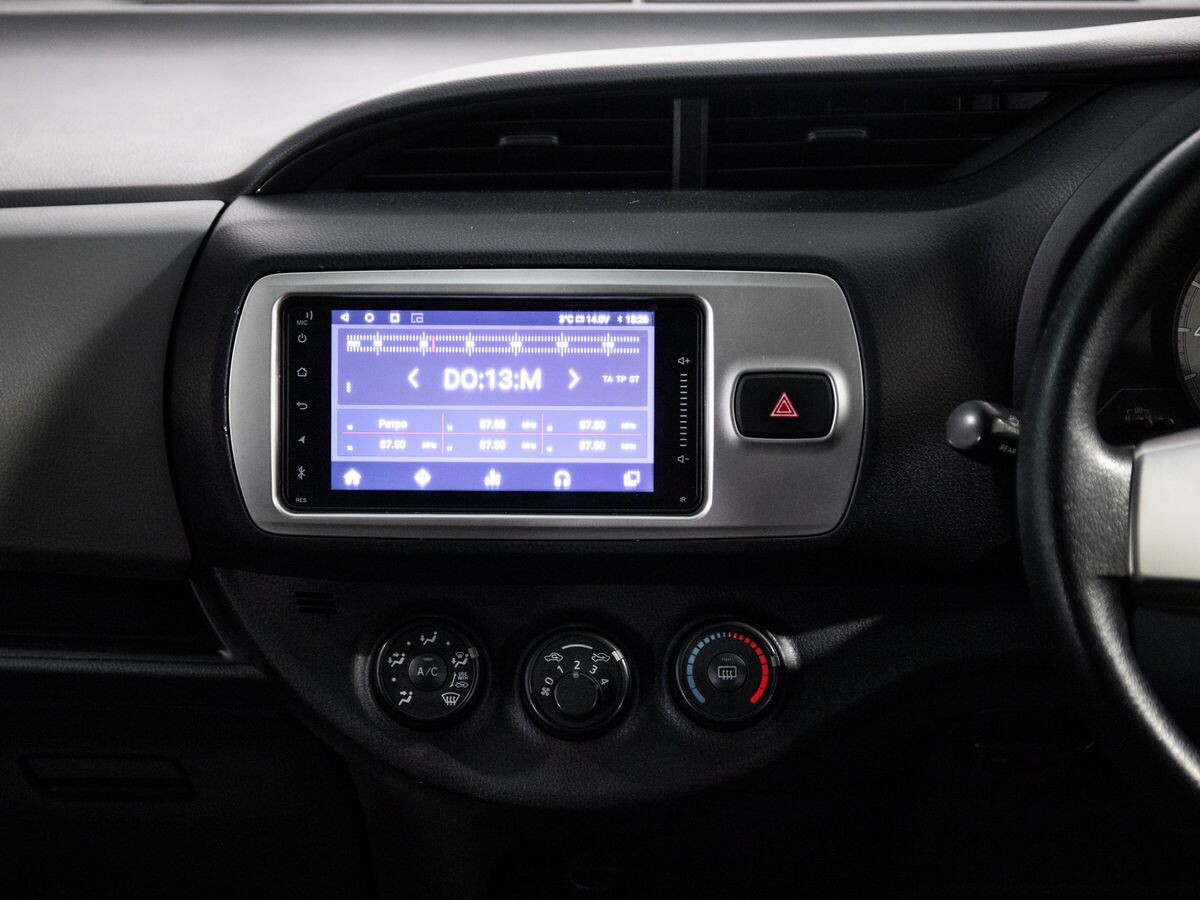 Toyota Vitz 2014 - фото автомобиля