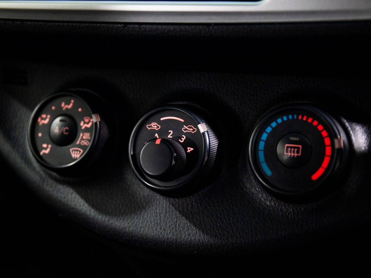 Toyota Vitz 2014 - фото автомобиля