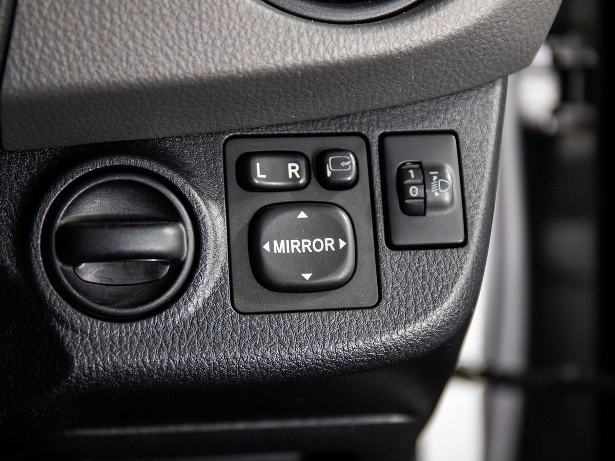 Toyota Vitz 2014 - фото автомобиля