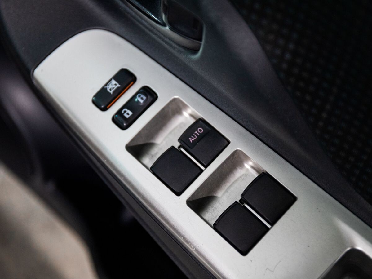 Toyota Vitz 2014 - фото автомобиля