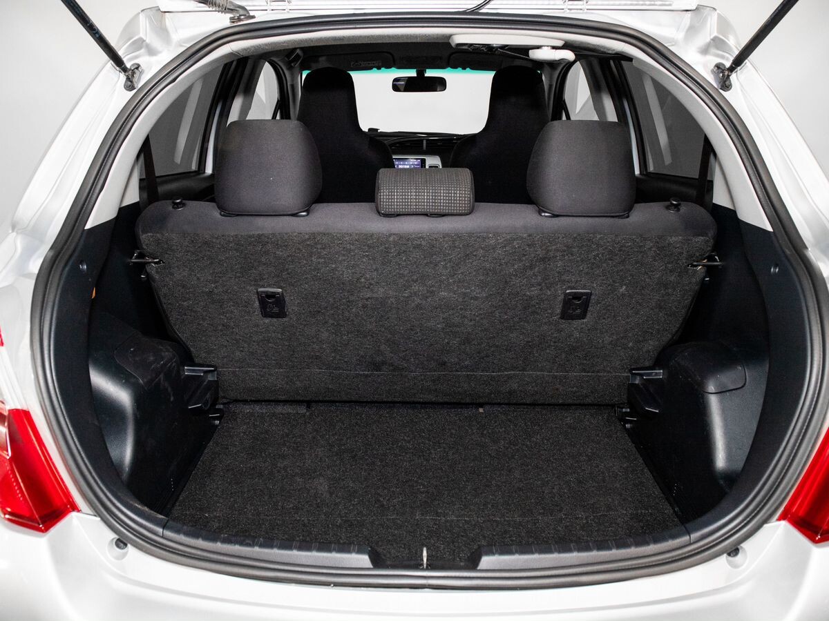 Toyota Vitz 2014 - фото автомобиля