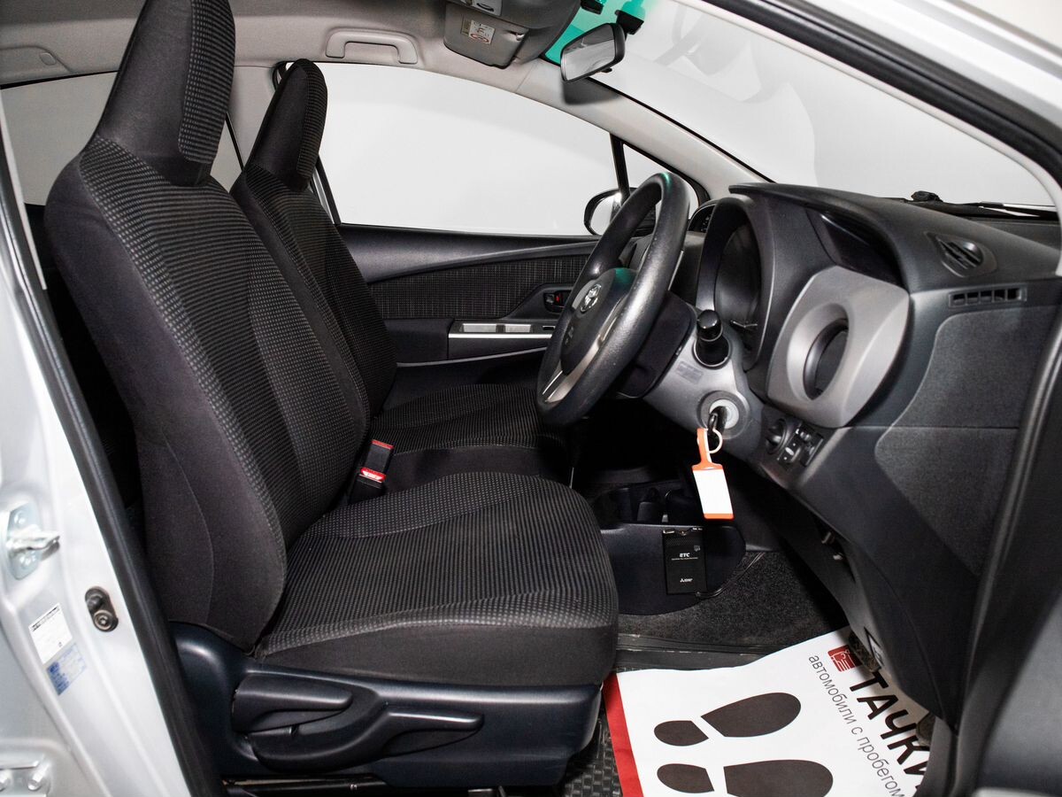 Toyota Vitz 2014 - фото автомобиля