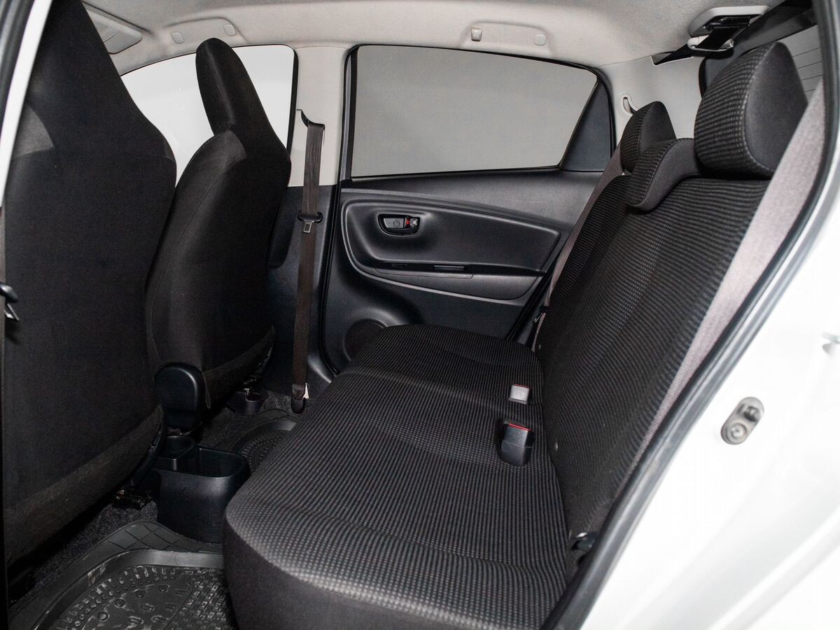 Toyota Vitz 2014 - фото автомобиля