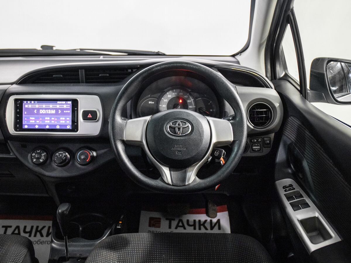 Toyota Vitz 2014 - фото автомобиля