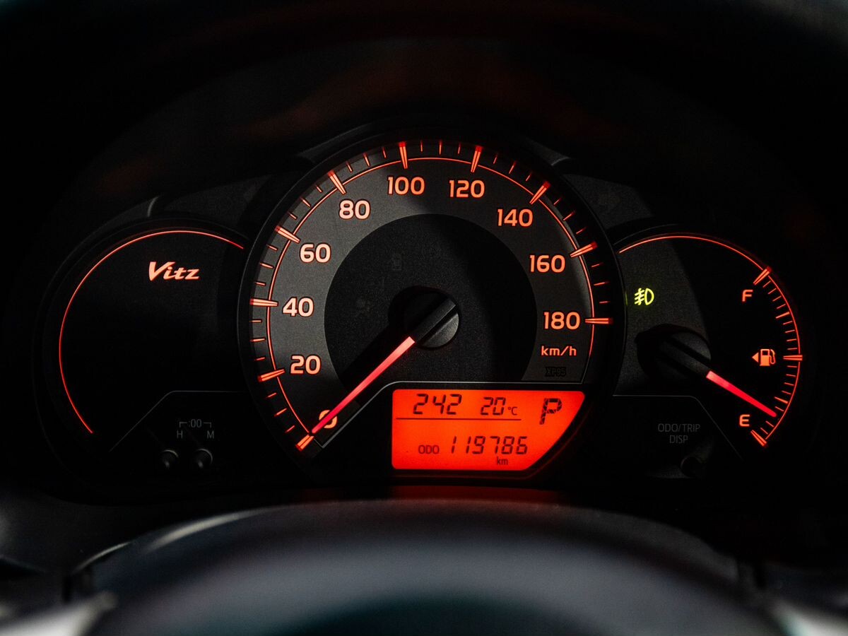 Toyota Vitz 2014 - фото автомобиля