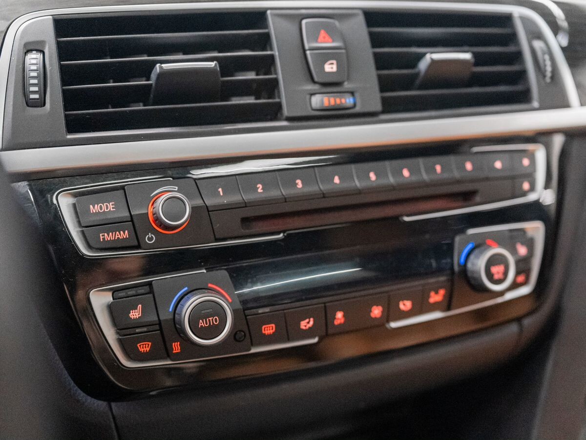 BMW 3 серии 2016 - фото автомобиля