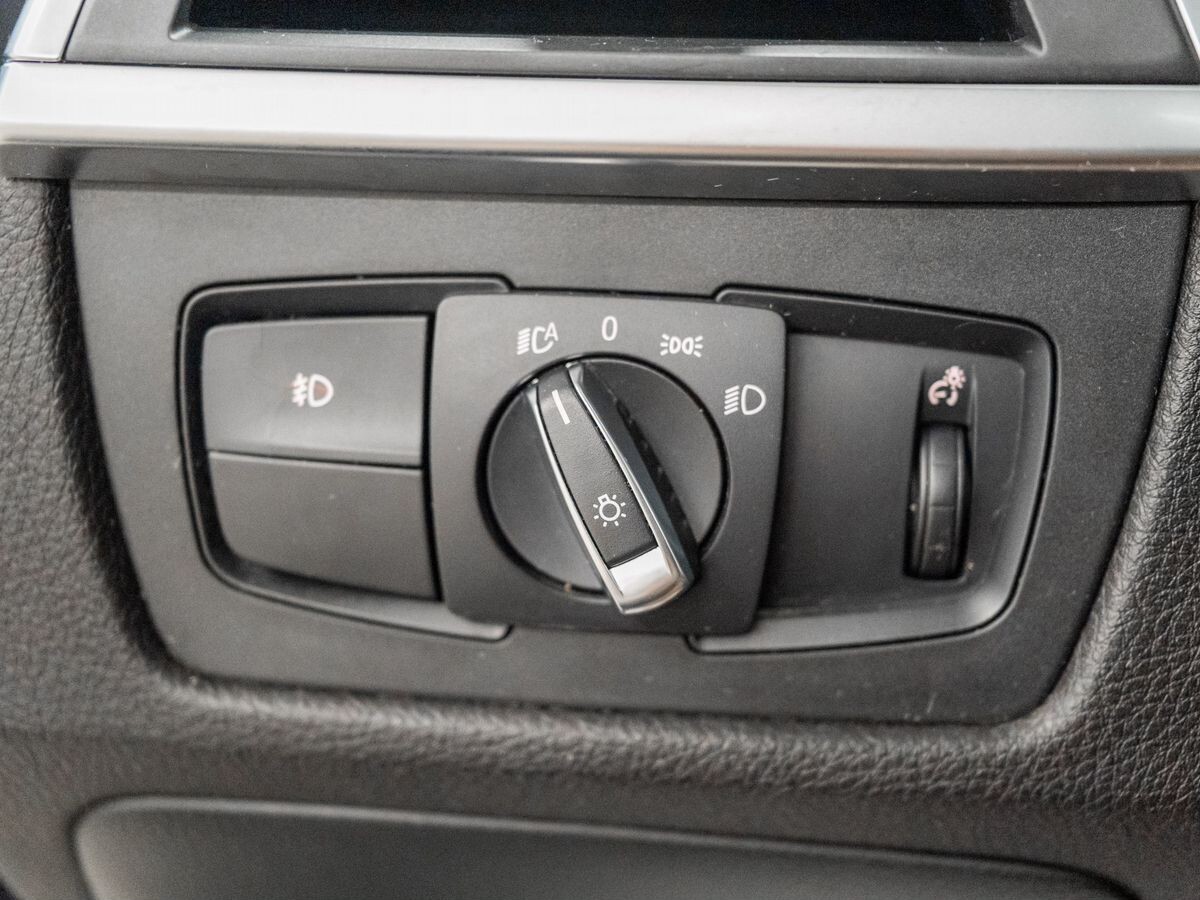 BMW 3 серии 2016 - фото автомобиля