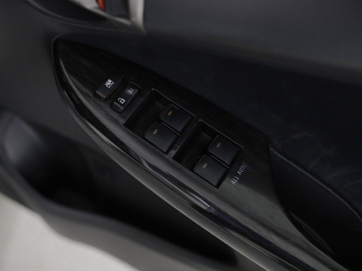 Toyota Corolla 2011 - фото автомобиля