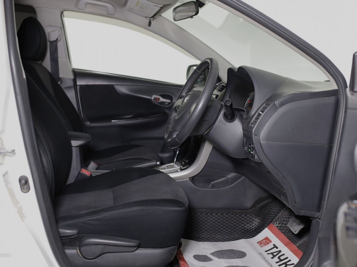 Toyota Corolla 2011 - фото автомобиля