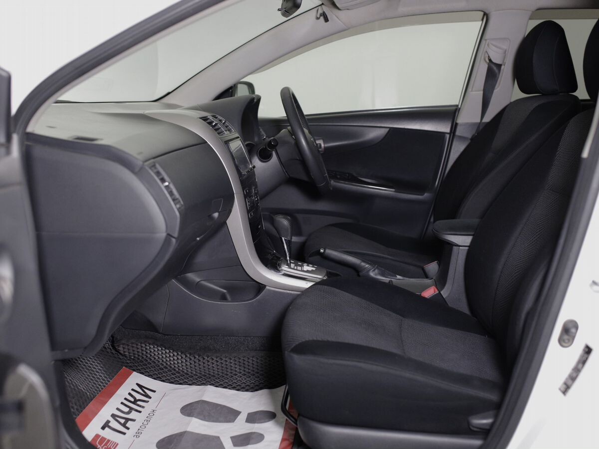 Toyota Corolla 2011 - фото автомобиля