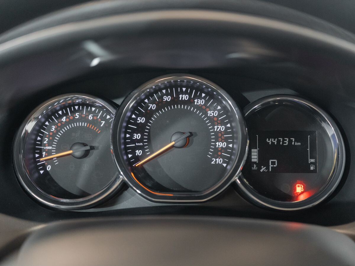 Renault Logan 2019 - фото автомобиля