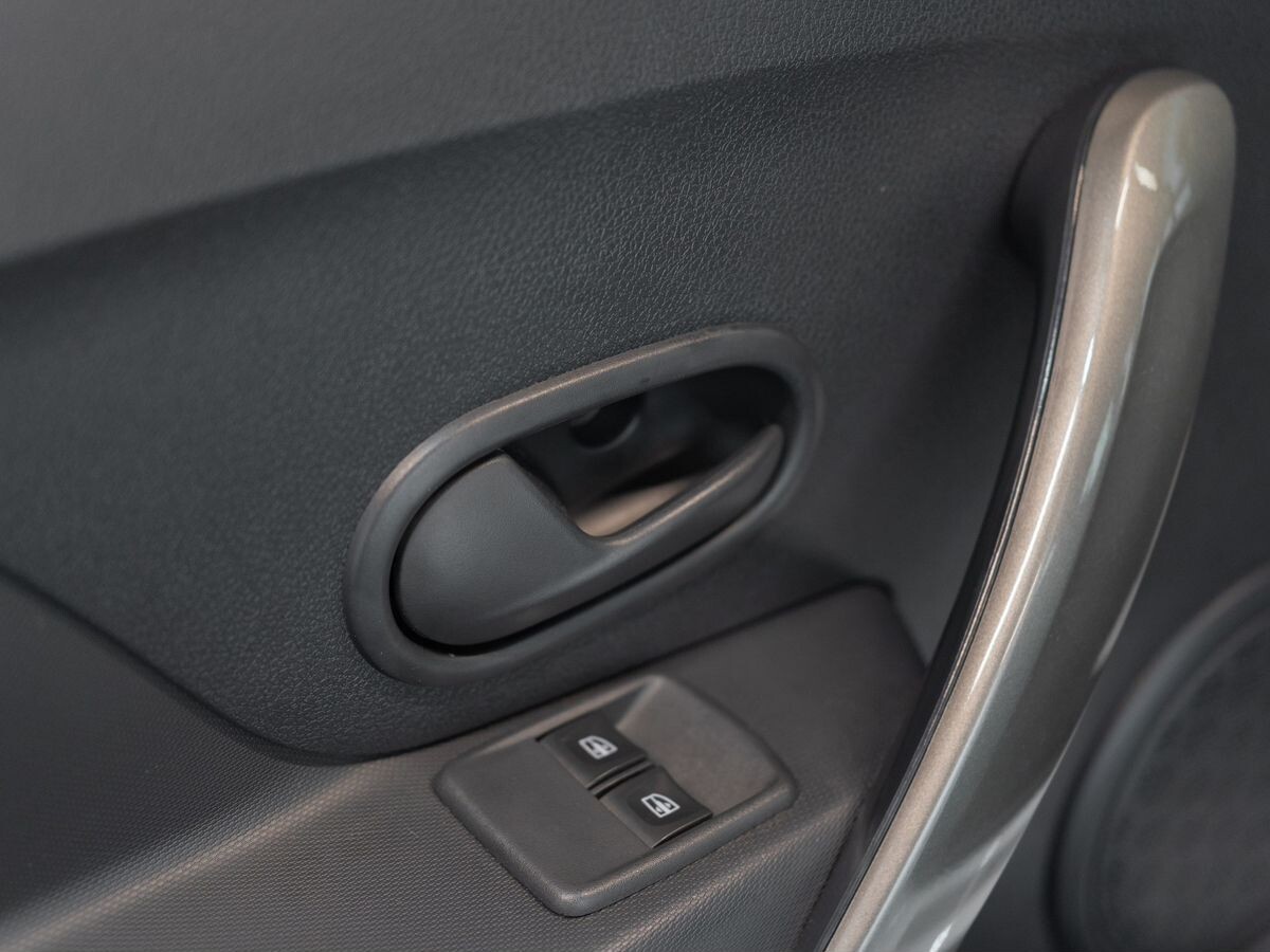 Renault Logan 2019 - фото автомобиля