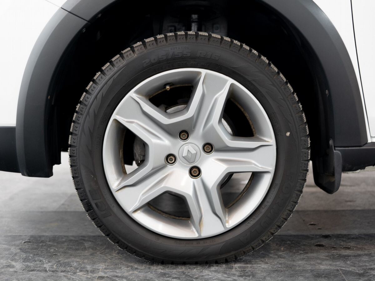 Renault Logan 2019 - фото автомобиля