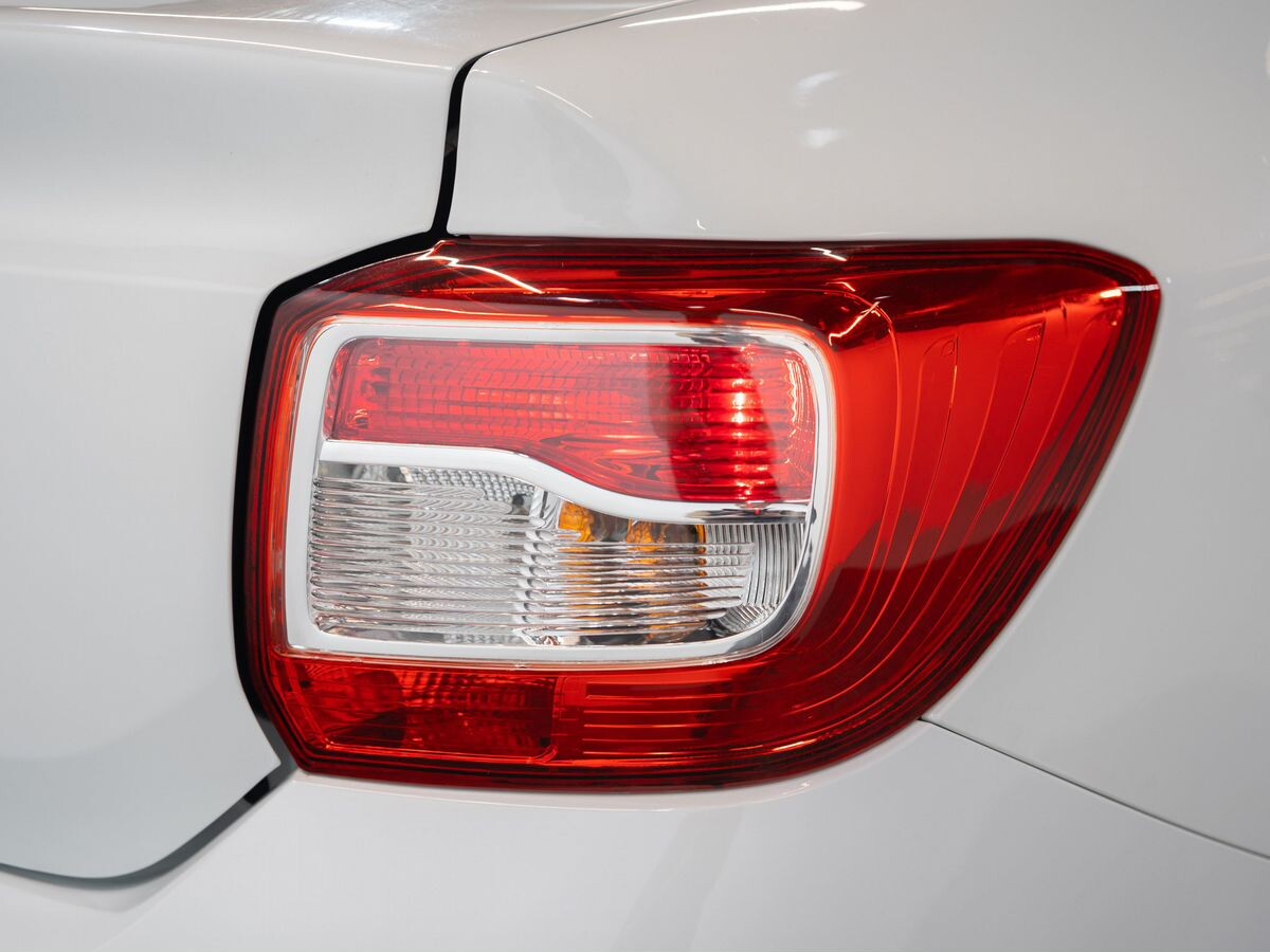 Renault Logan 2019 - фото автомобиля