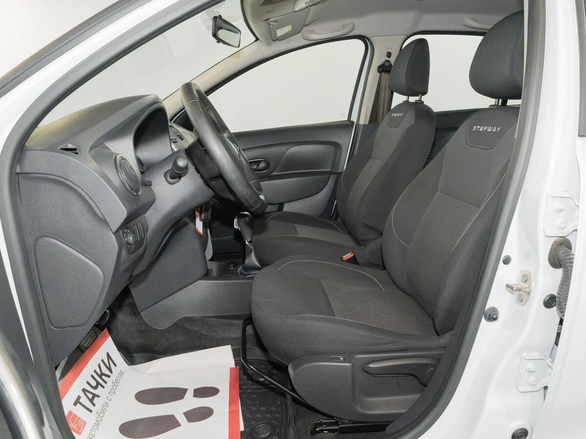 Renault Logan 2019 - фото автомобиля