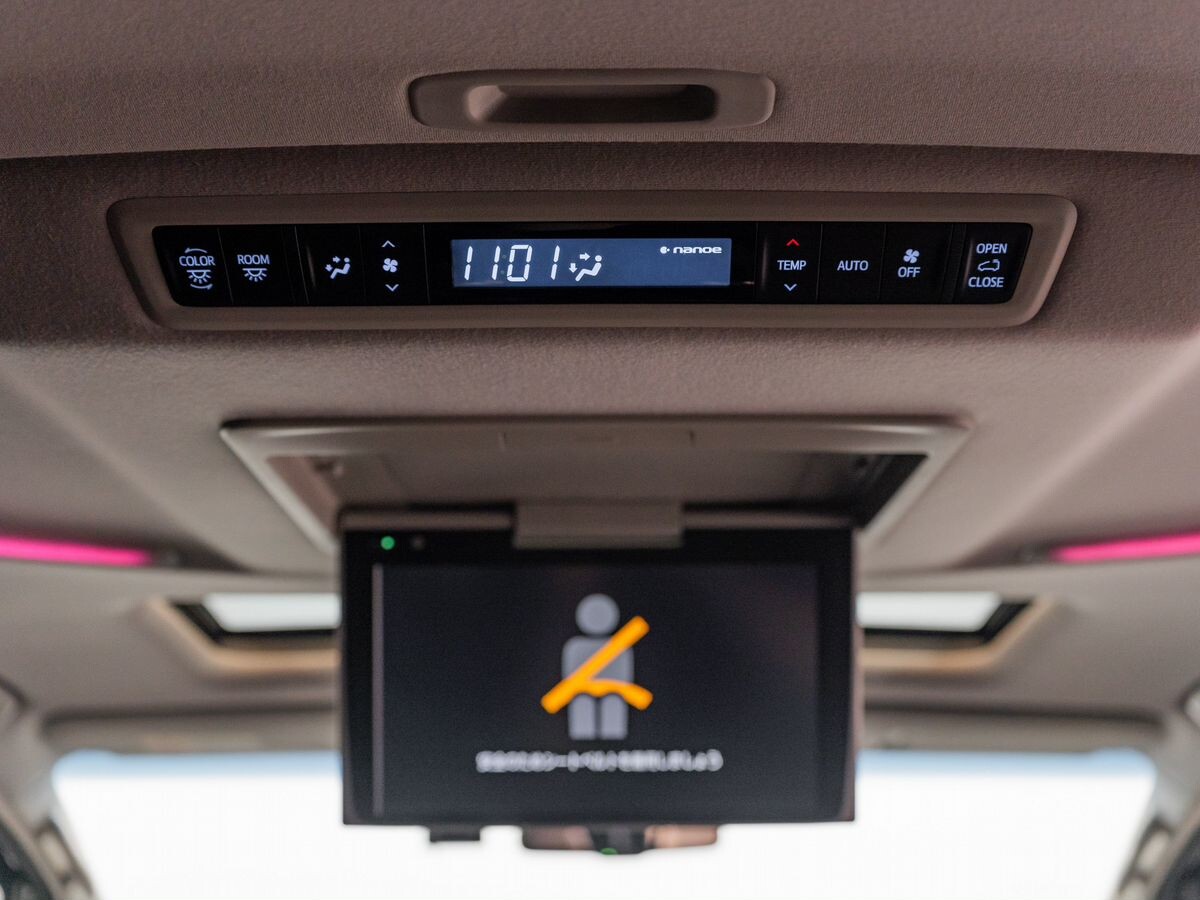 Toyota Alphard 2021 - фото автомобиля