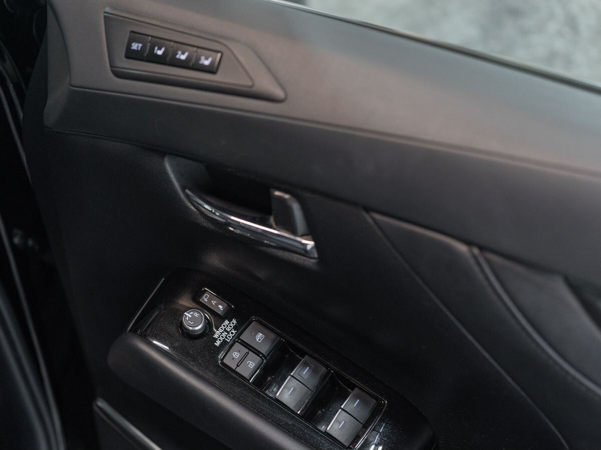 Toyota Alphard 2021 - фото автомобиля