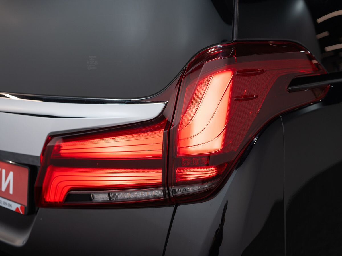 Toyota Alphard 2021 - фото автомобиля