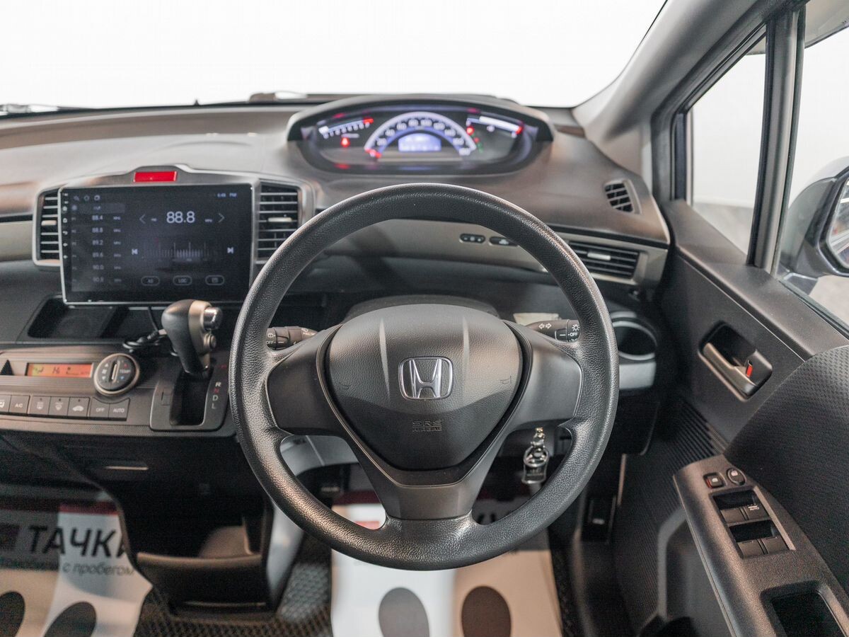 Honda Freed 2011 - фото автомобиля