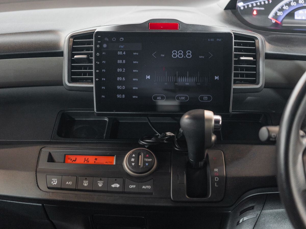 Honda Freed 2011 - фото автомобиля