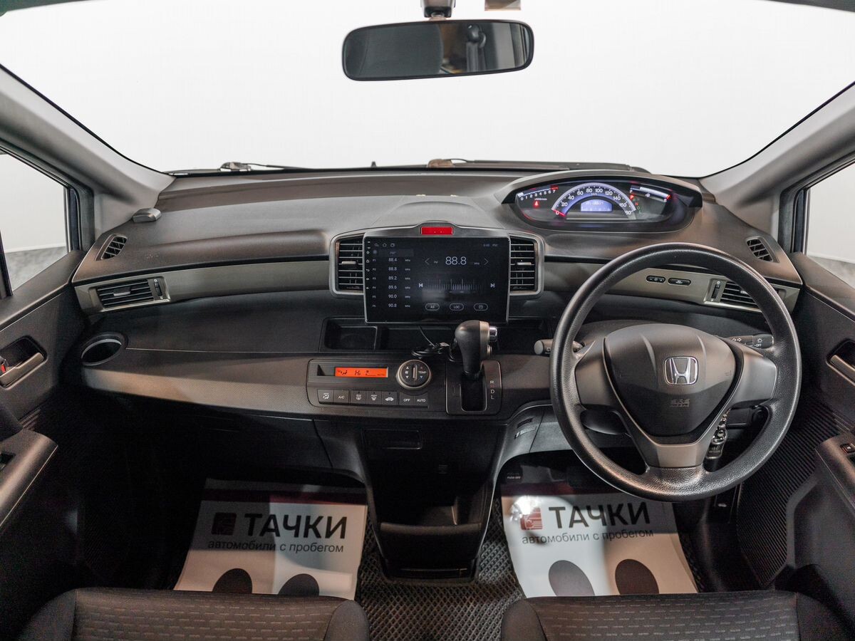 Honda Freed 2011 - фото автомобиля