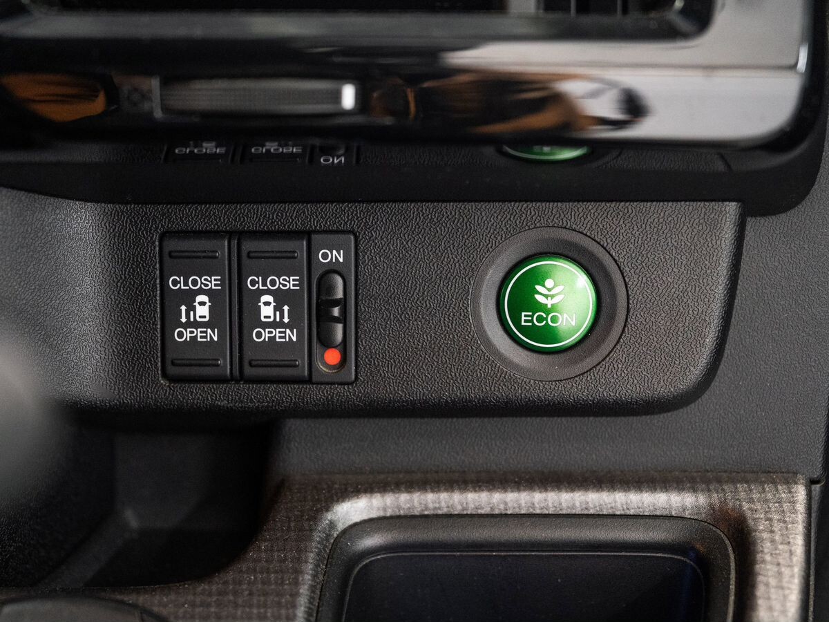 Honda Stepwgn 2019 - фото автомобиля