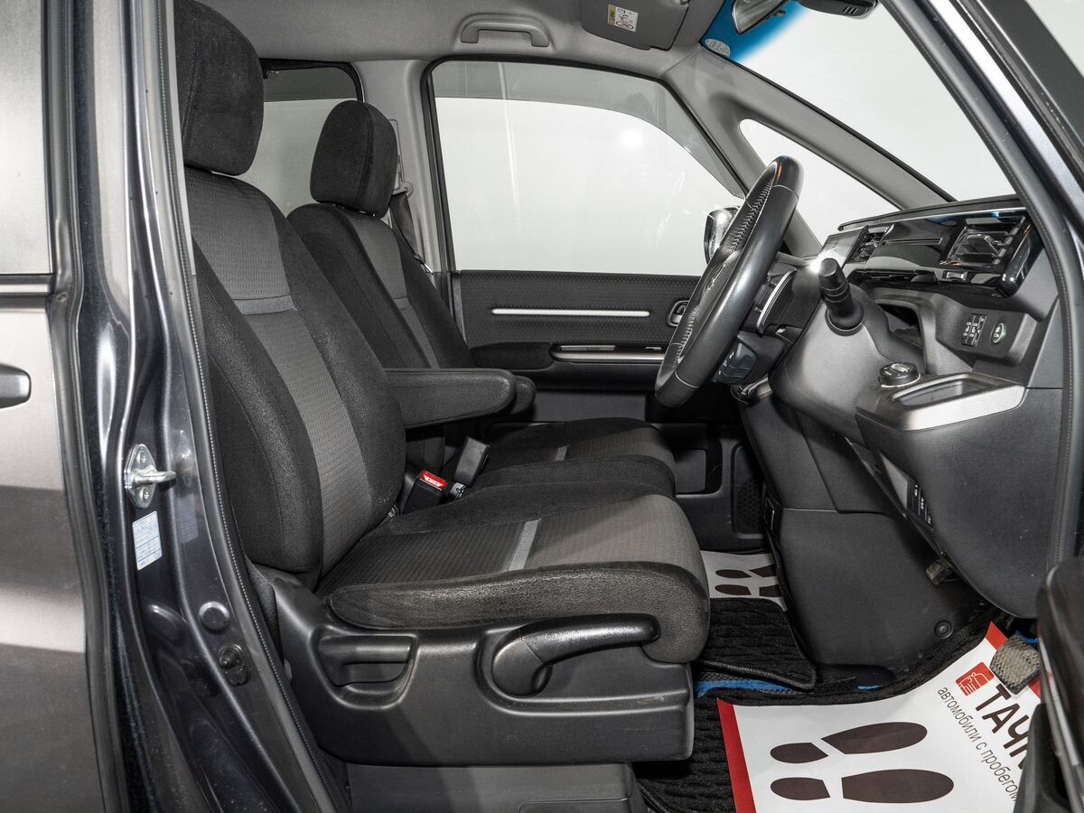 Honda Stepwgn 2019 - фото автомобиля