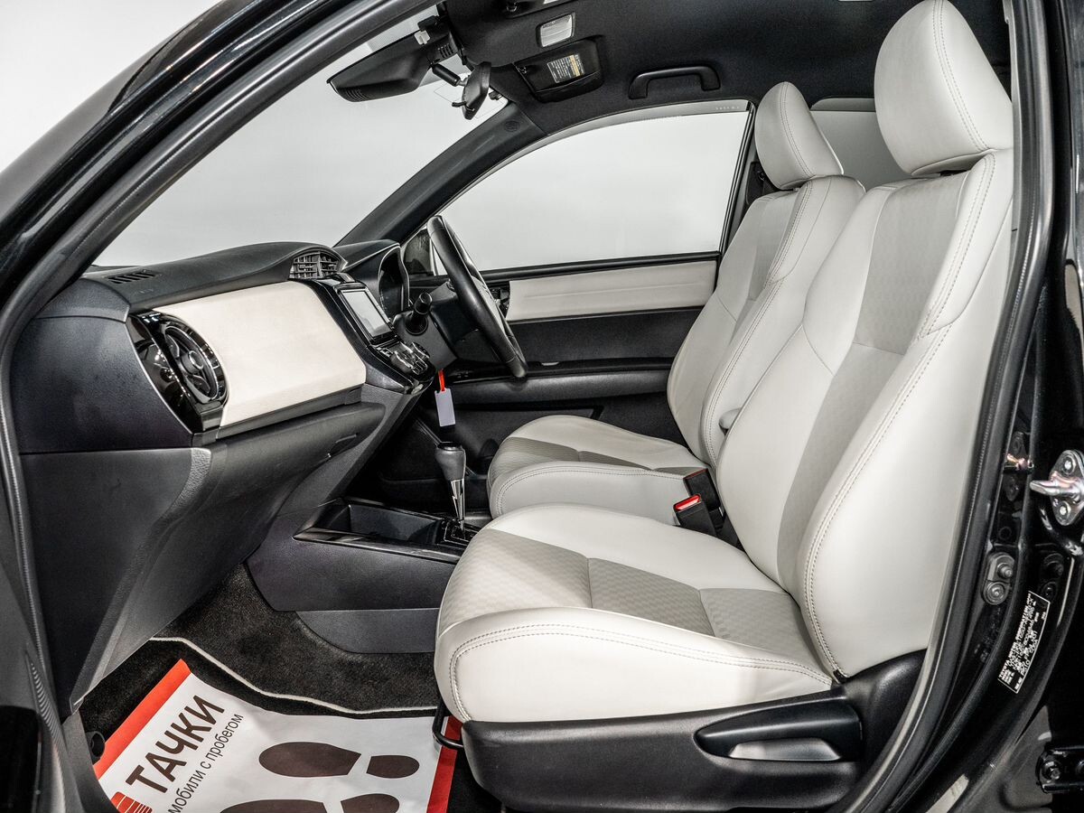 Toyota Corolla 2016 - фото автомобиля