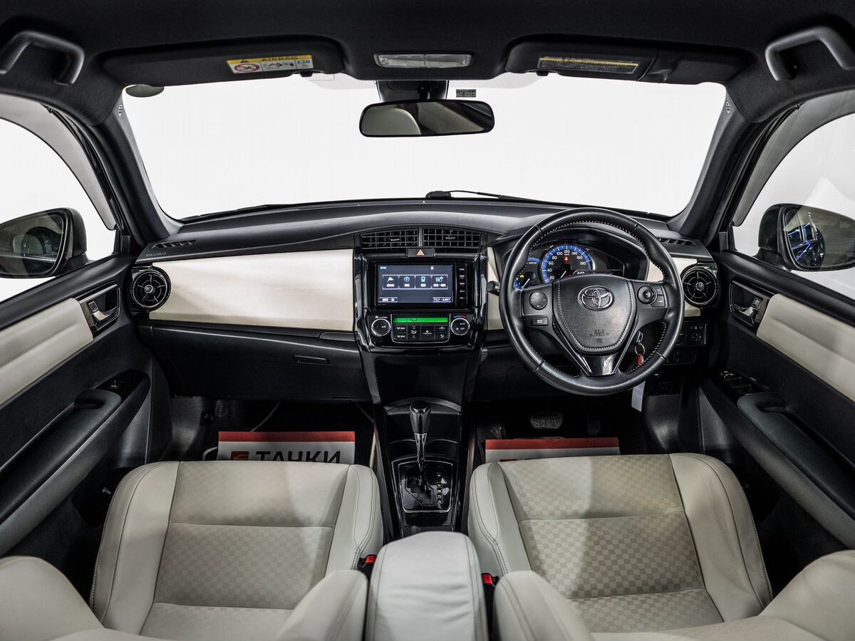 Toyota Corolla 2016 - фото автомобиля