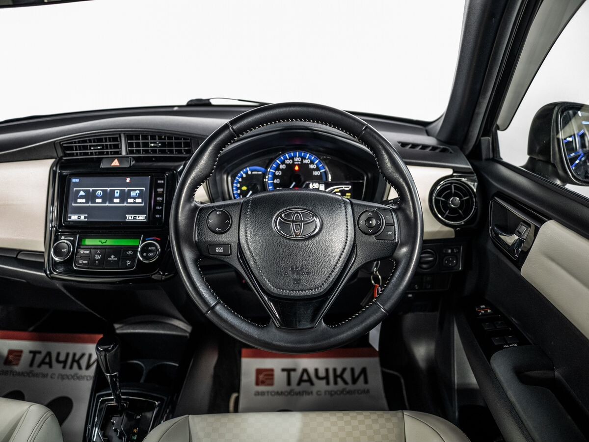 Toyota Corolla 2016 - фото автомобиля