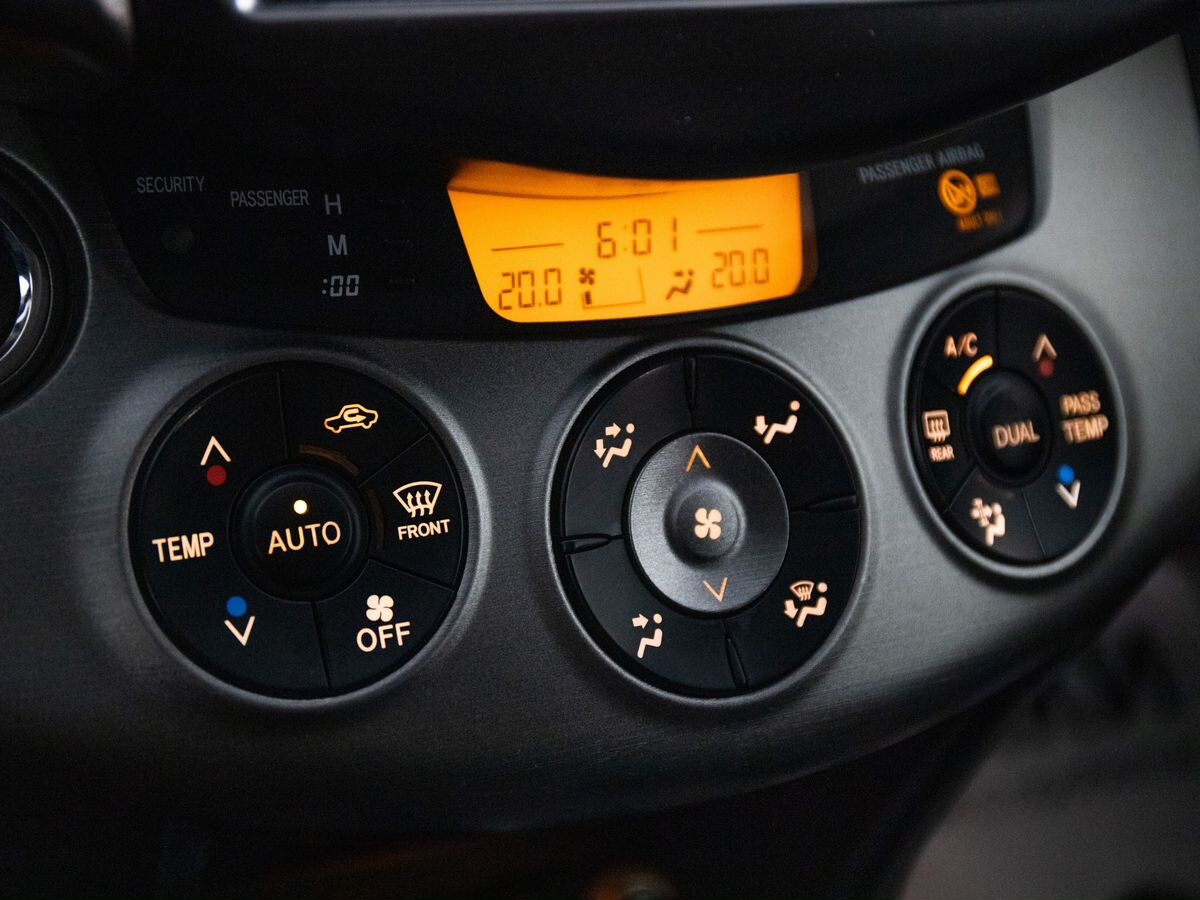 Toyota RAV4 2010 - фото автомобиля