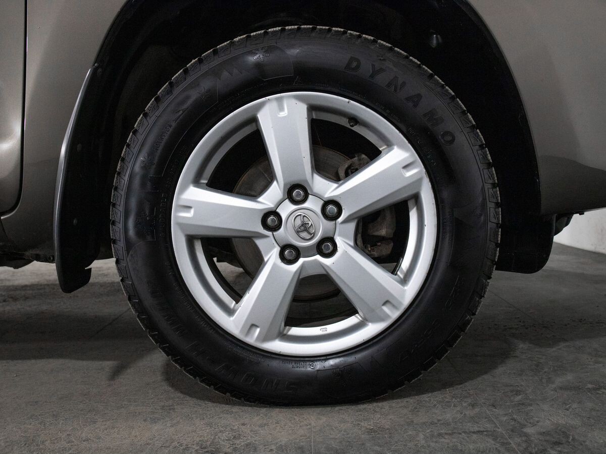 Toyota RAV4 2010 - фото автомобиля