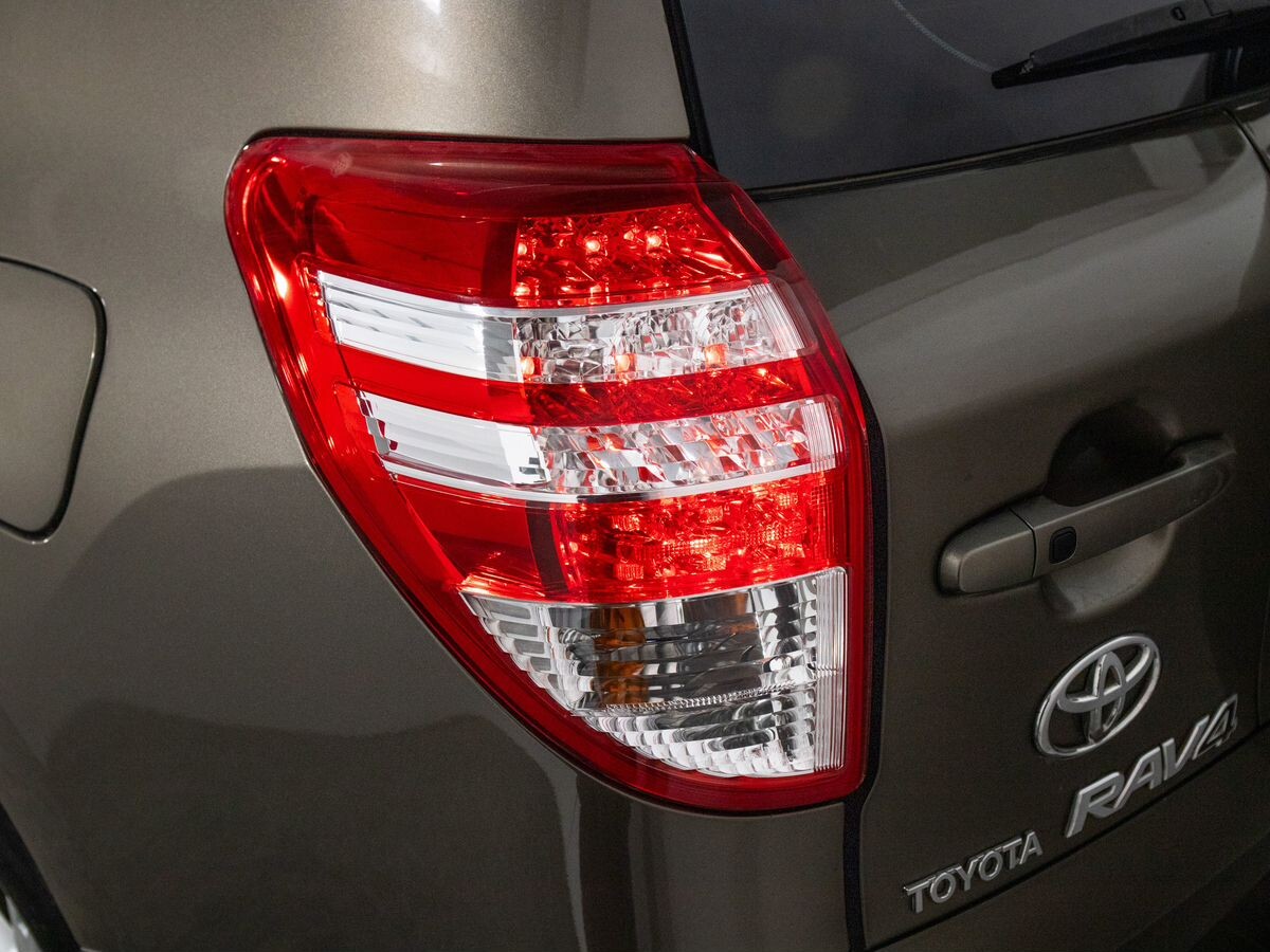 Toyota RAV4 2010 - фото автомобиля