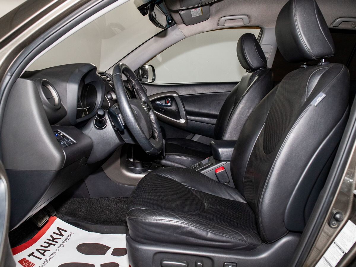 Toyota RAV4 2010 - фото автомобиля