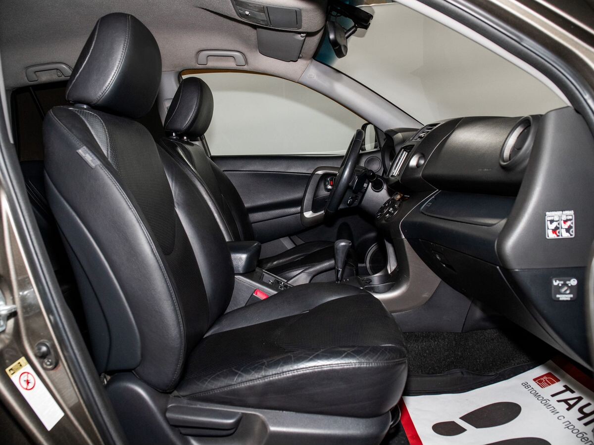 Toyota RAV4 2010 - фото автомобиля