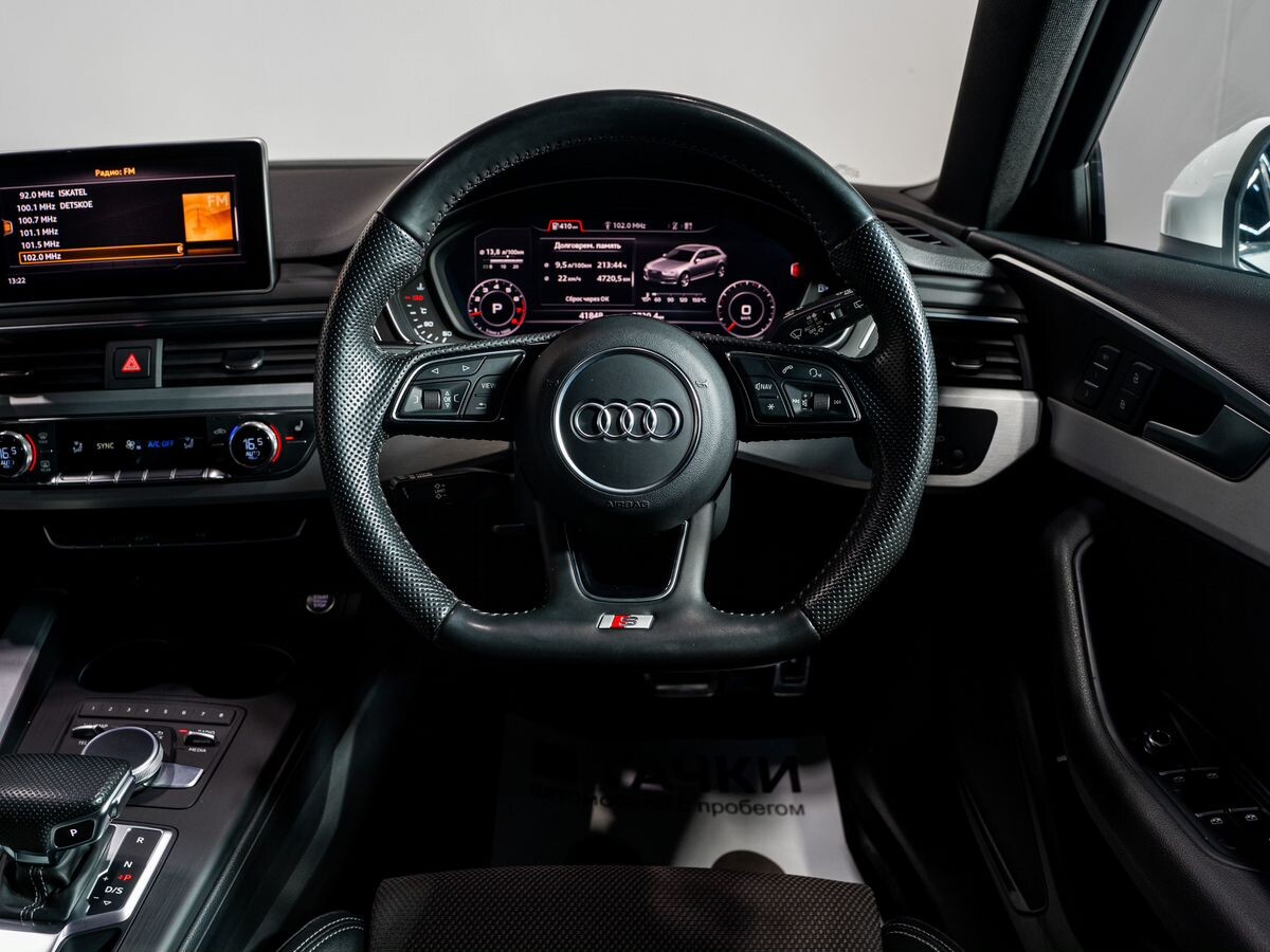 Audi A4 2018 - фото автомобиля