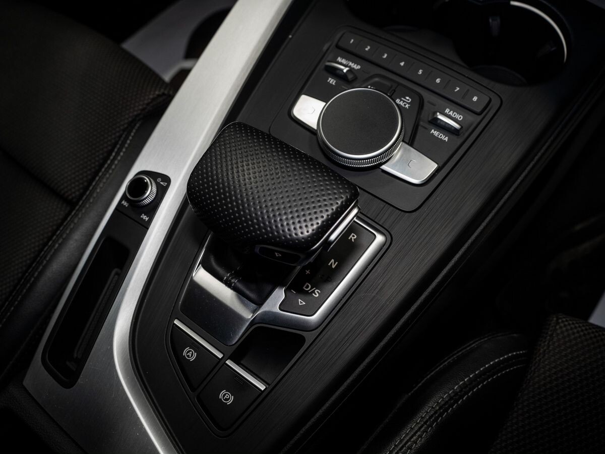 Audi A4 2018 - фото автомобиля