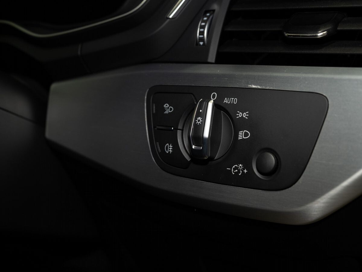 Audi A4 2018 - фото автомобиля