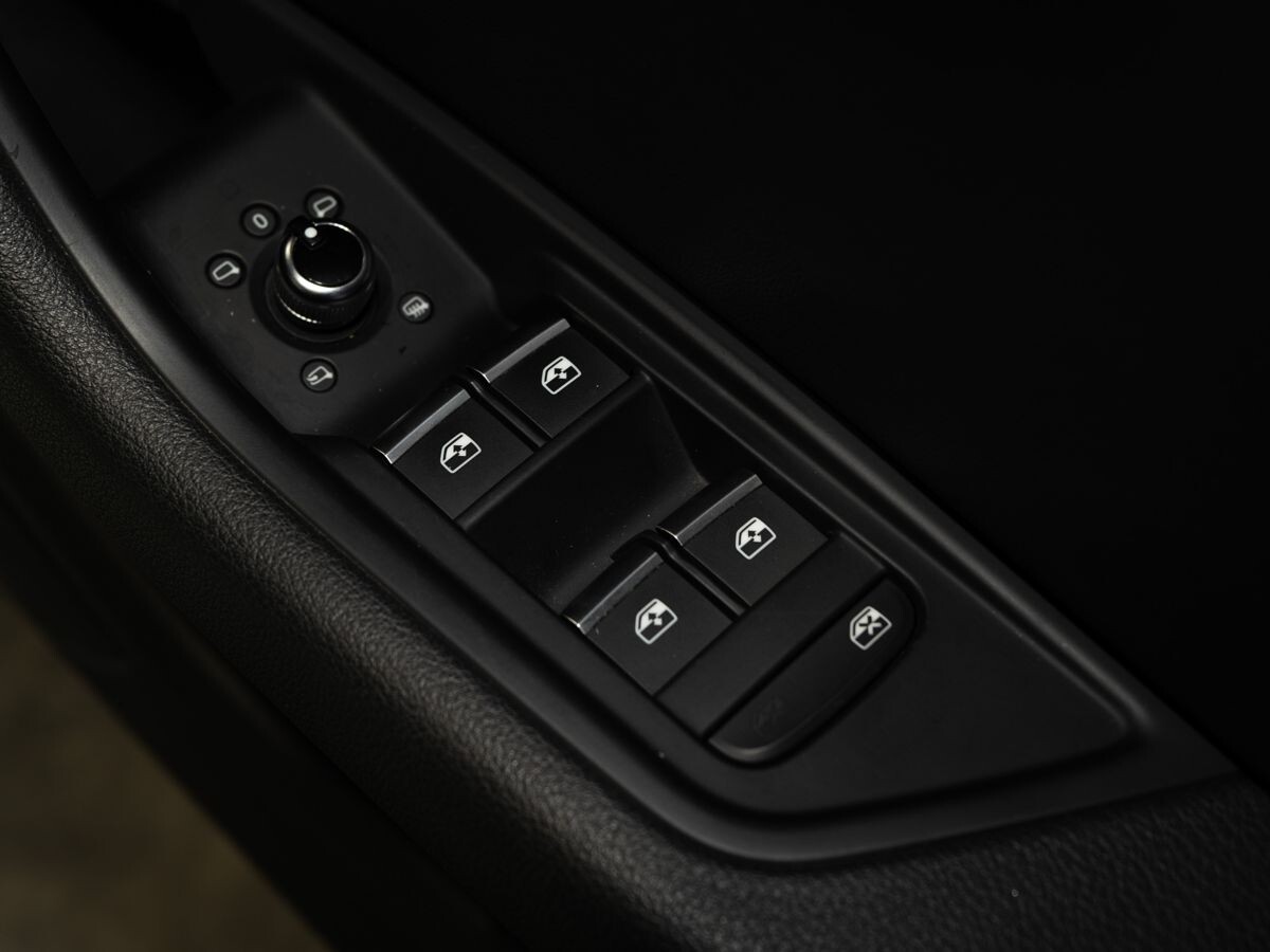 Audi A4 2018 - фото автомобиля