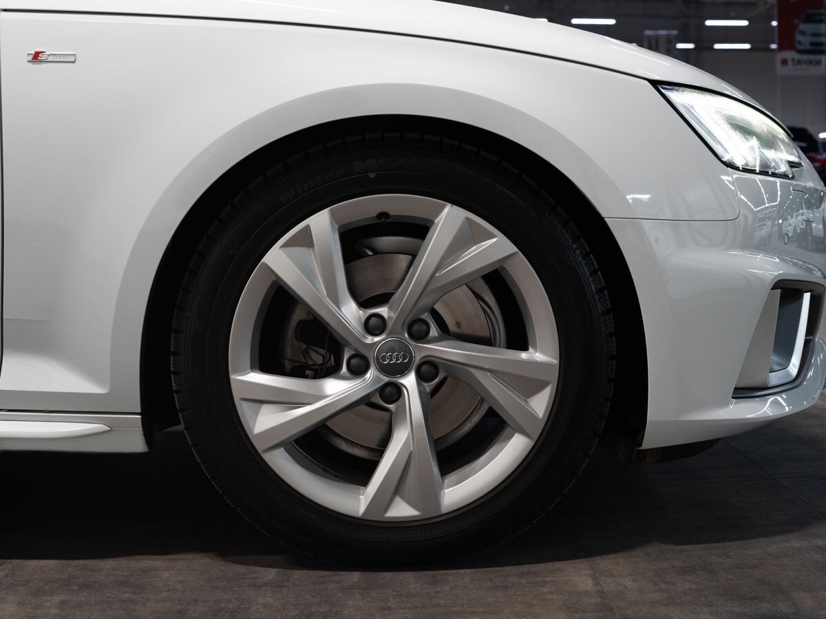 Audi A4 2018 - фото автомобиля