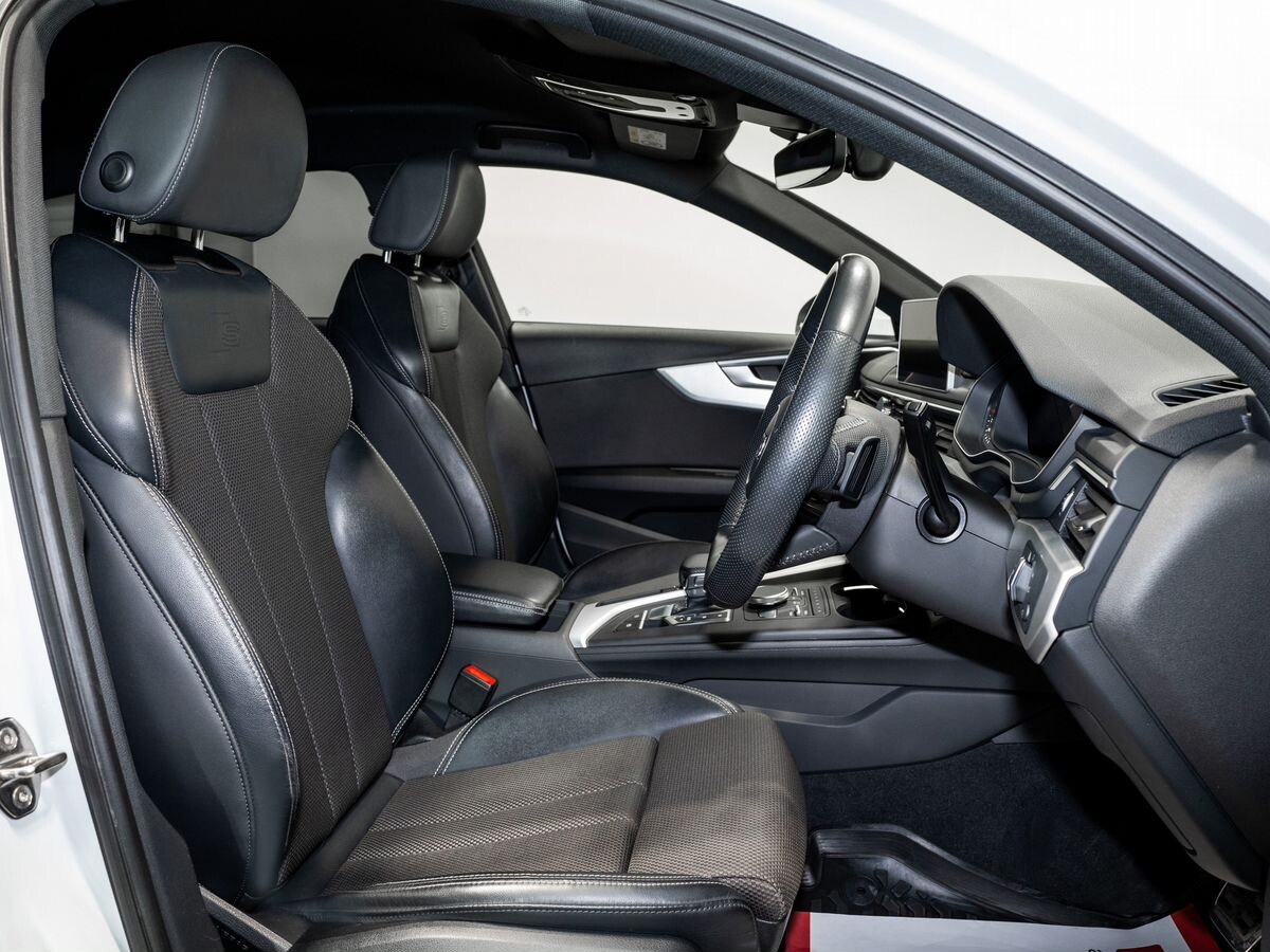 Audi A4 2018 - фото автомобиля