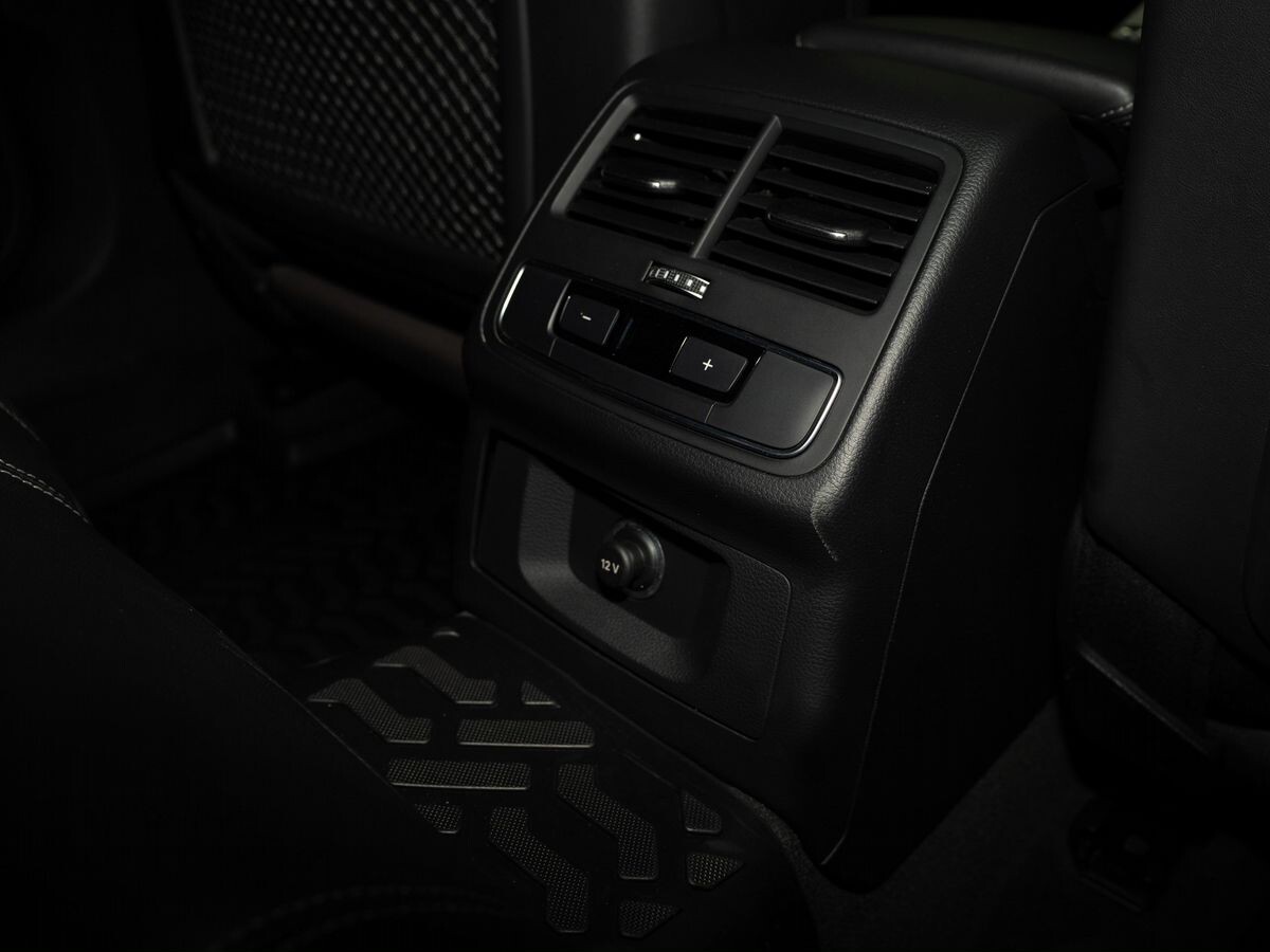 Audi A4 2018 - фото автомобиля