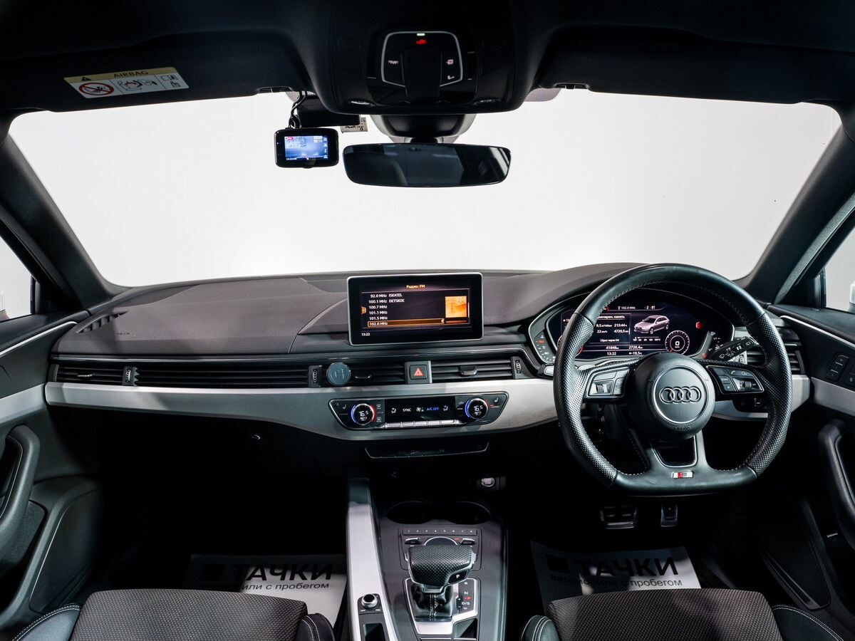 Audi A4 2018 - фото автомобиля