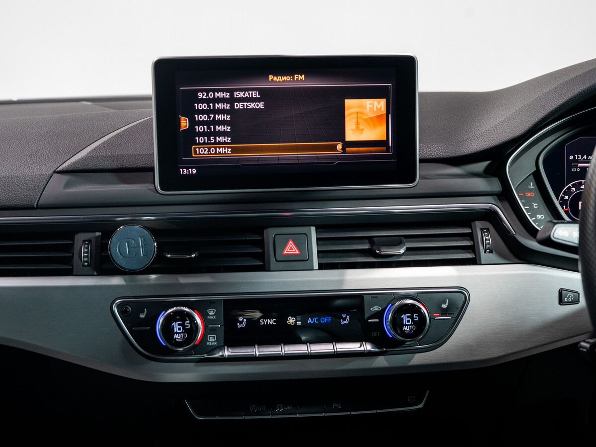 Audi A4 2018 - фото автомобиля