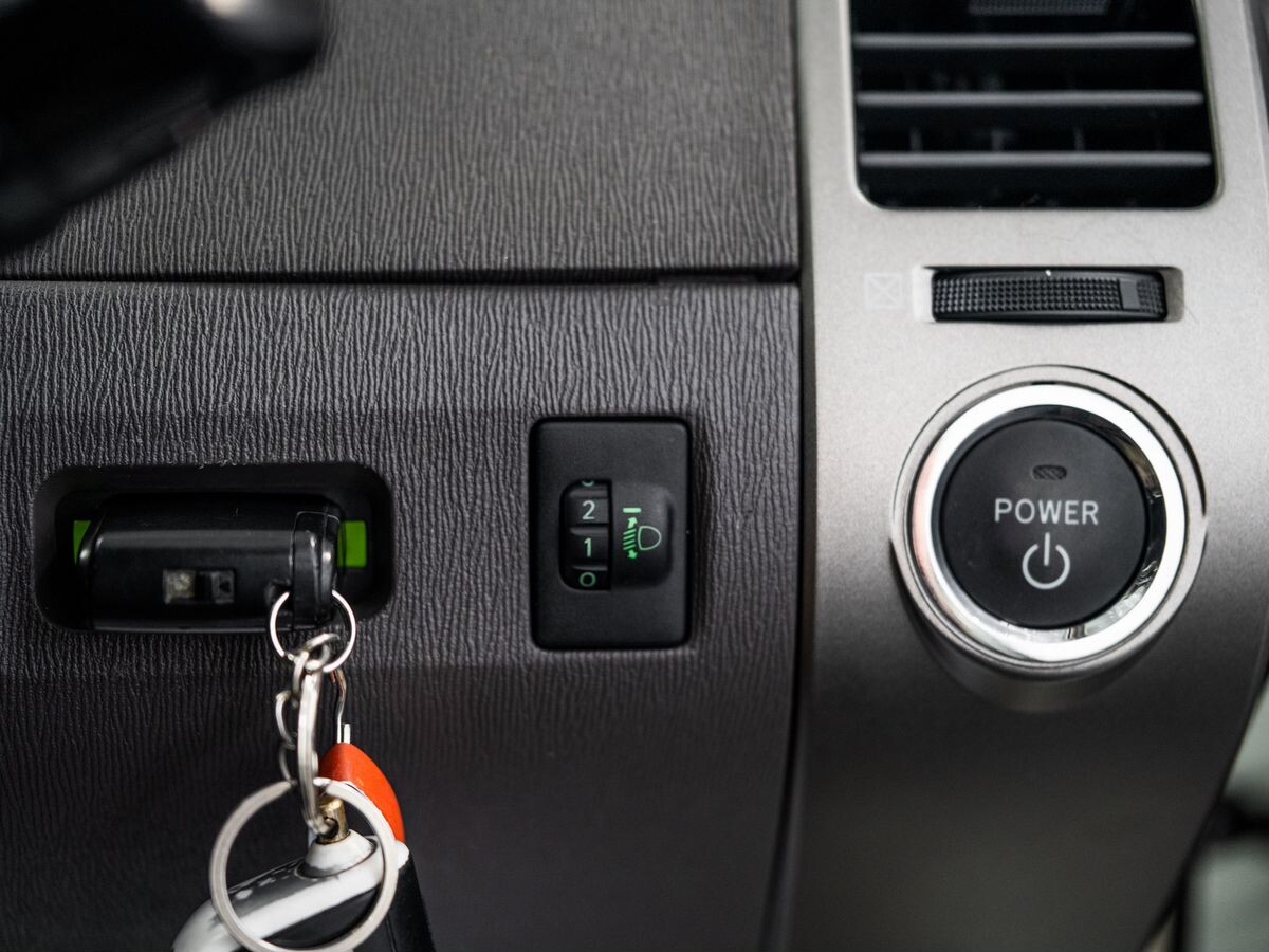 Toyota Prius 2008 - фото автомобиля