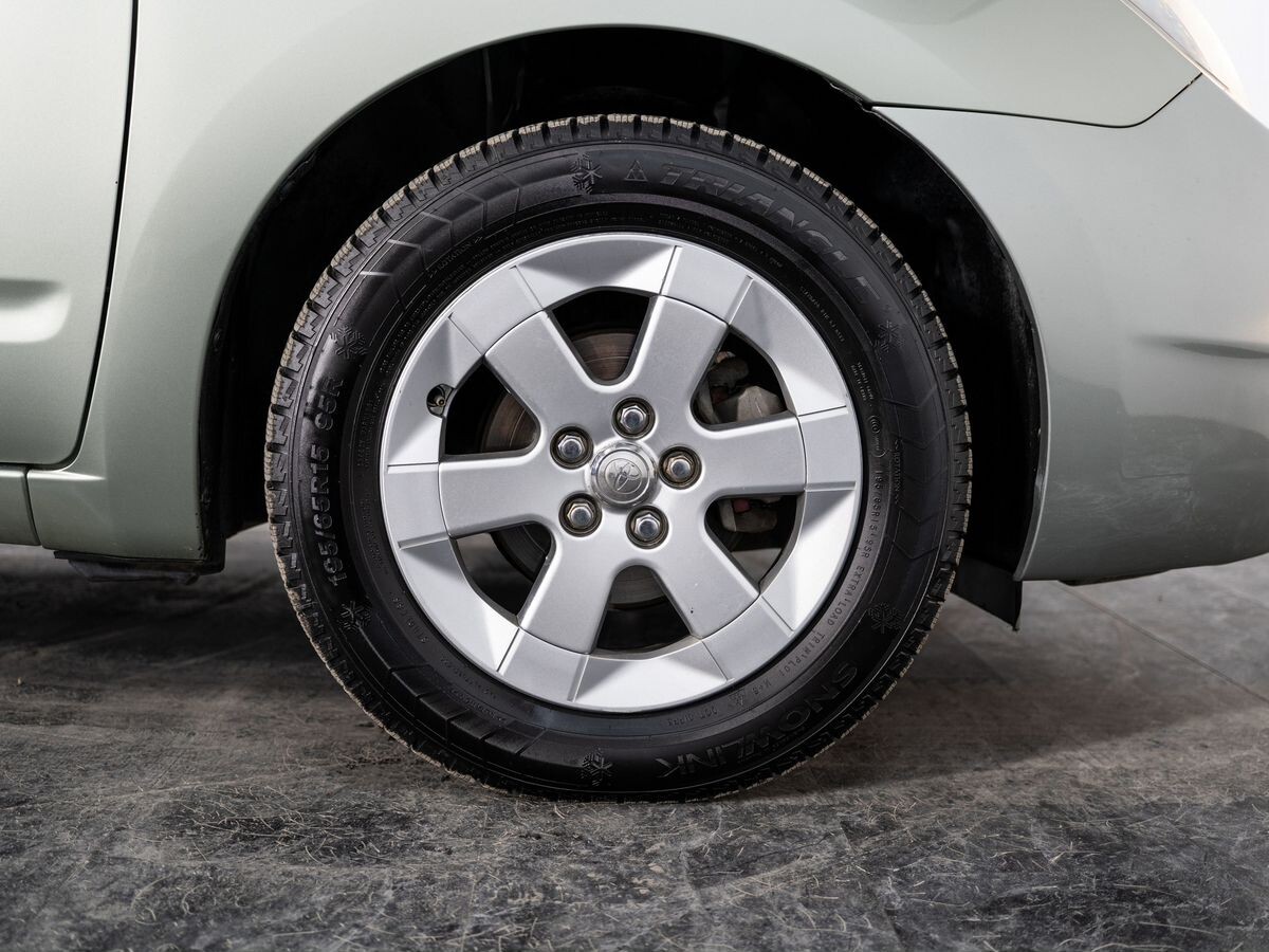 Toyota Prius 2008 - фото автомобиля