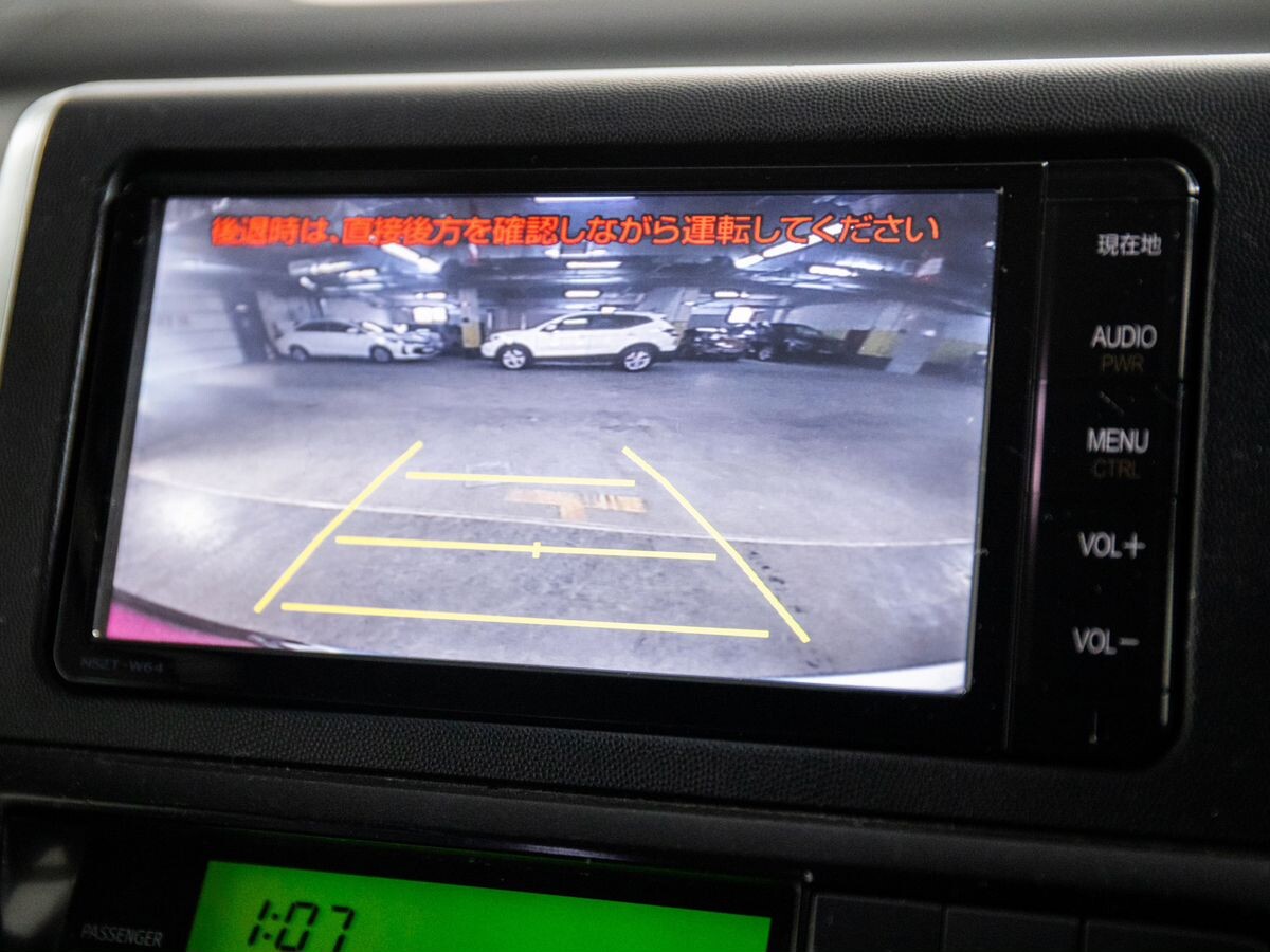 Toyota Wish 2017 - фото автомобиля