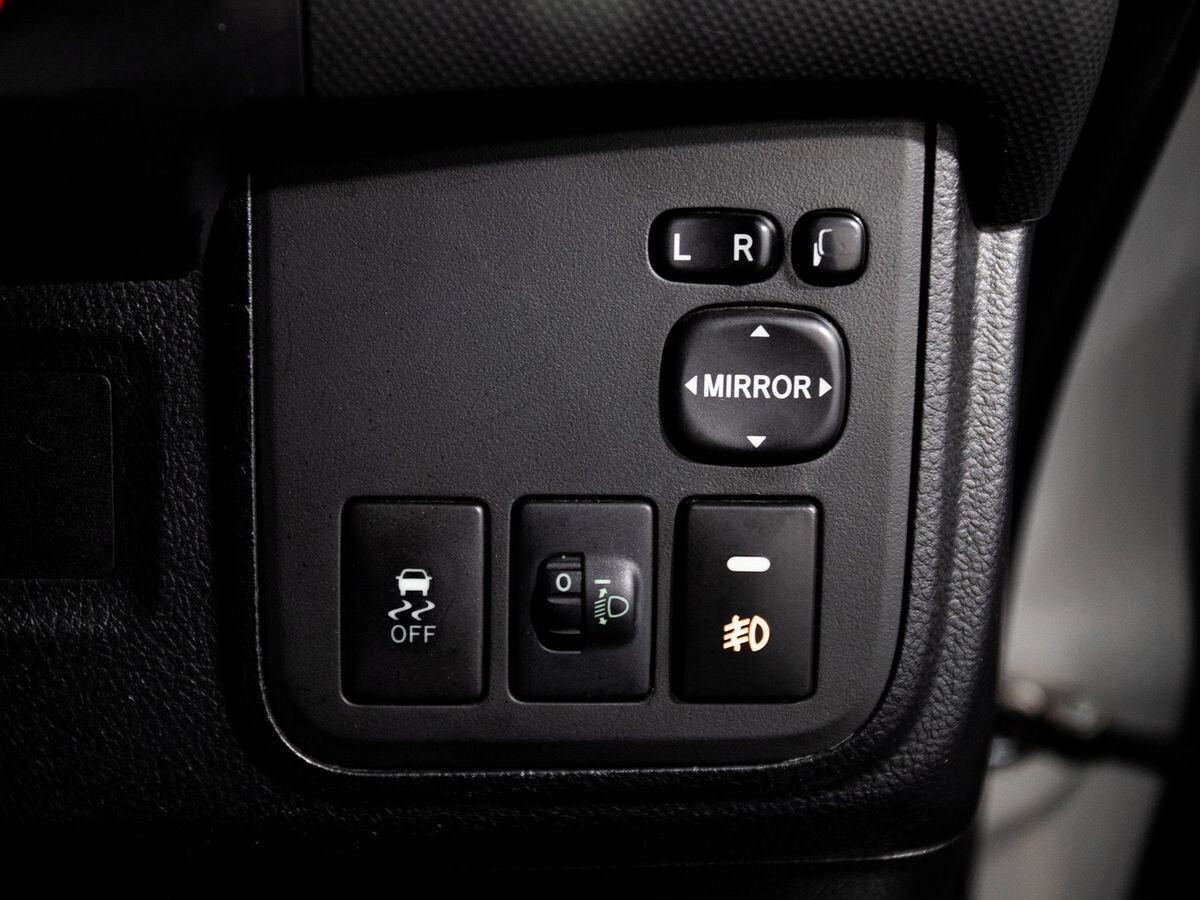 Toyota Wish 2017 - фото автомобиля