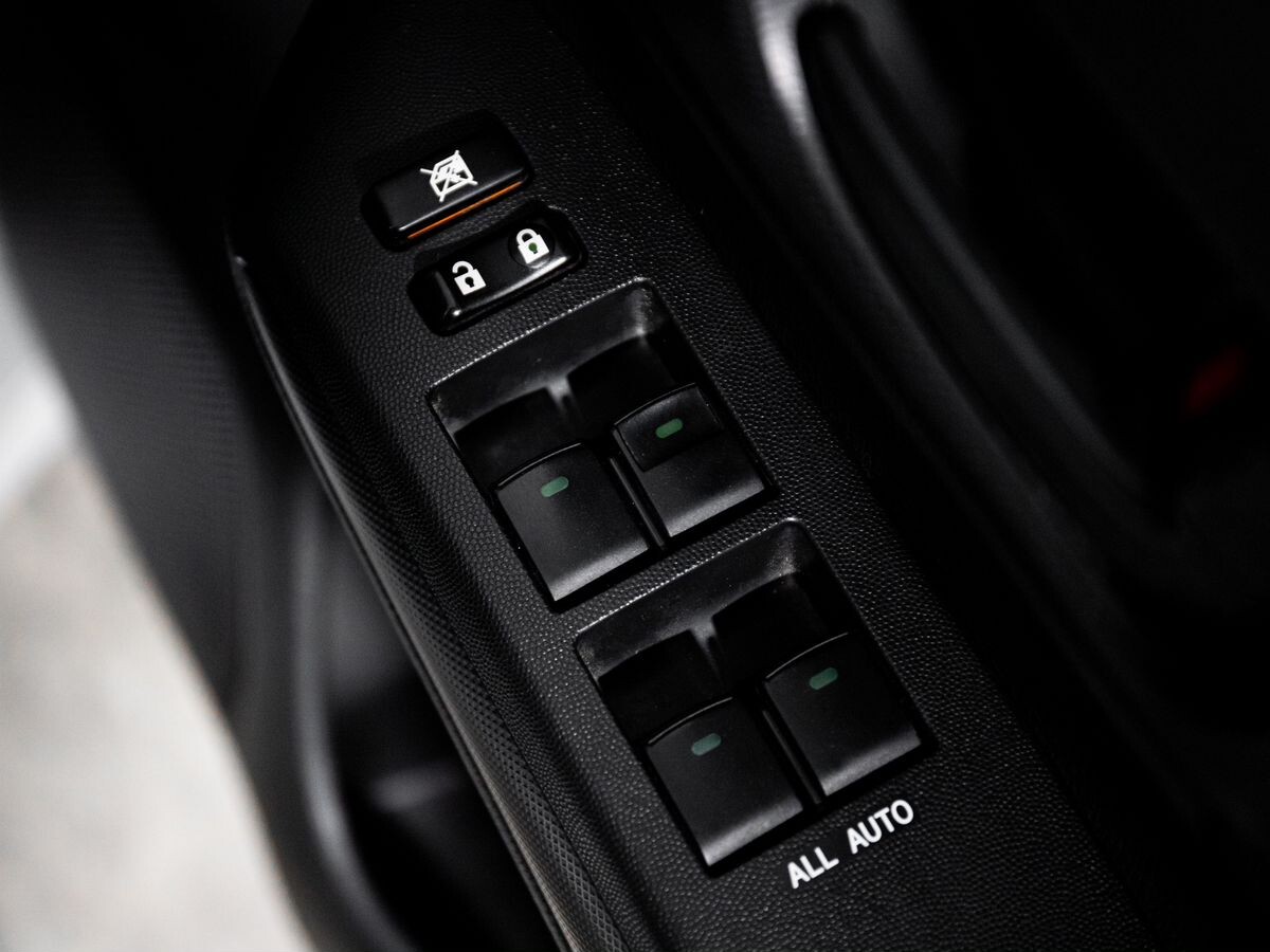 Toyota Wish 2017 - фото автомобиля