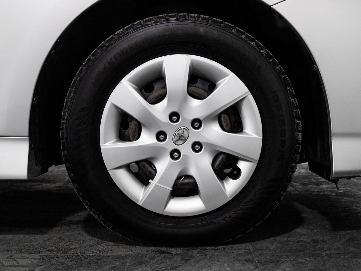 Toyota Wish 2017 - фото автомобиля